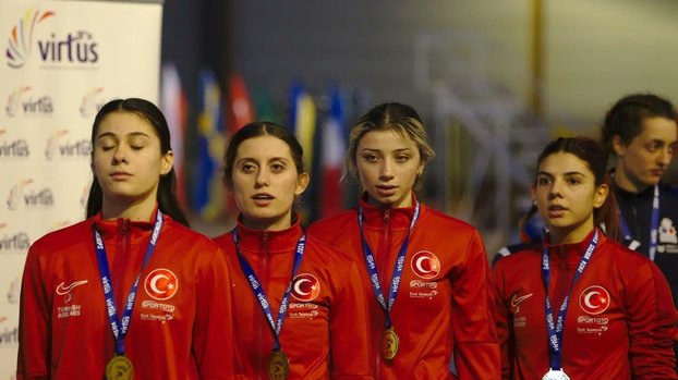 Türkiye Kadın Milli Takımı Atletizm Şampiyonası'nda dünya rekoru kırdı!