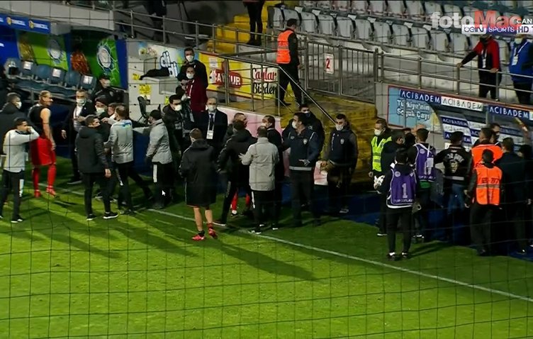 Son dakika spor haberi: Çaykur Rizespor-Beşiktaş maçı sonunda ortalık karıştı! İşte o anlar... Son dakika spor haberi: Çaykur Rizespor-Beşiktaş maçı sonunda ortalık karıştı! İşte o anlar...