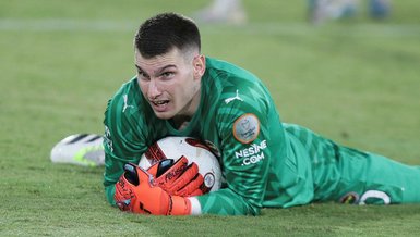 Livakovic Altay Bayındır'ı aratıyor!