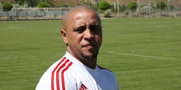 Real Madrid'de Roberto Carlos göreve!