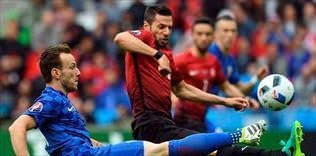 Gol öncesi faul isyanı!