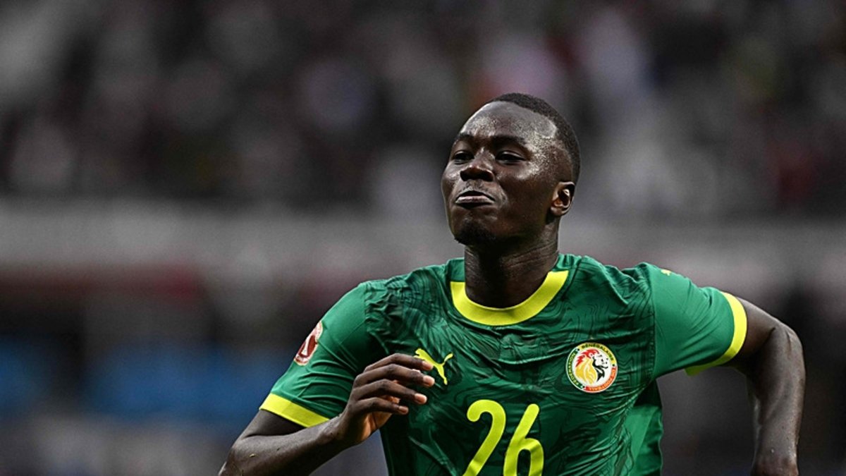 Galatasaray'ın Orta Saha Hamlesi: Pape Gueye İle Zirve Toplantısı!