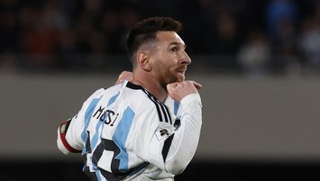 Paraguaylı Sanabria Messi'ye tükürdü!