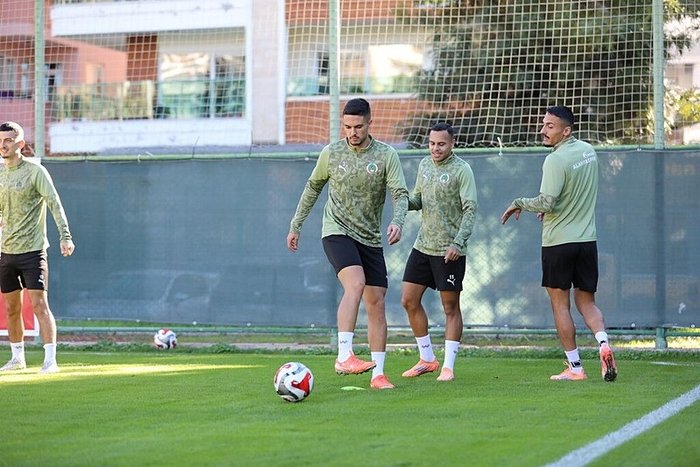 trrabzonspor-alanyaspor-maci-canli-izle-ztk-maci-saat-kacta-hangi-kanalda-1765954511880.jpeg Trrabzonspor-Alanyaspor maçı muhtemel 11'ler