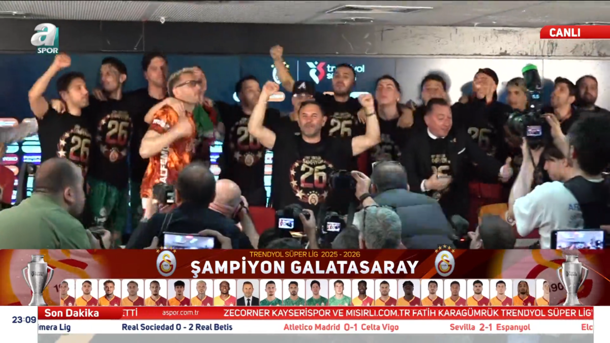 Futbolculardan Okan Buruk'a sulu baskın! İşte o anlar