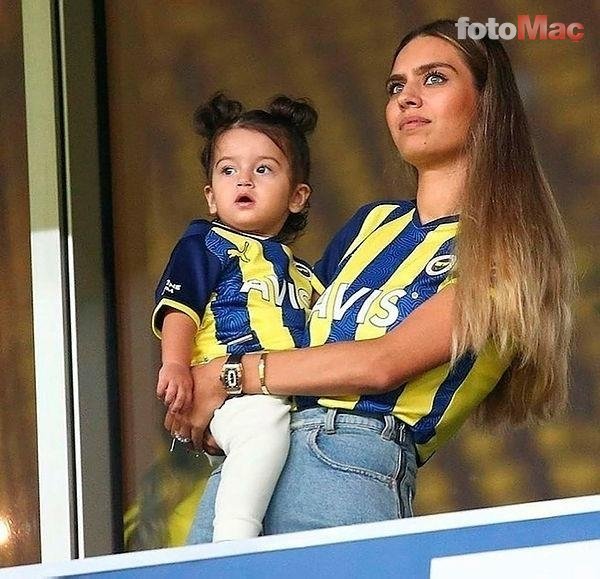 Fenerbahçeli Mesut Özil'in eşi Amine Gülşe 18 milyon liralık aracıyla görüntülendi! Oyunculuğa dönecek mi?
