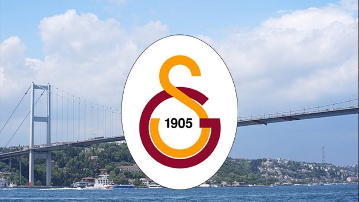 Galatasaray 5 yıldızlı bayrağı astı! Galatasaray 5 yıldızlı bayrağı astı!