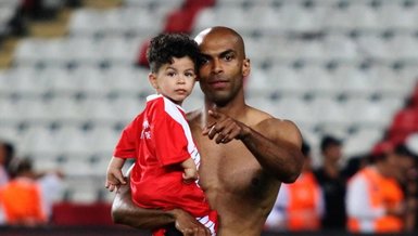 Antalyasporlu Naldo'dan duygusal paylaşım! Oğlunun vefatının ardından yeşil sahalara döndü