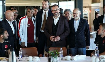 Bakan Kasapoğlu'ndan A Milli Futbol Takımı'na ziyaret