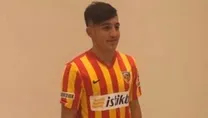 İmzayı attı ilk maçına çıktı