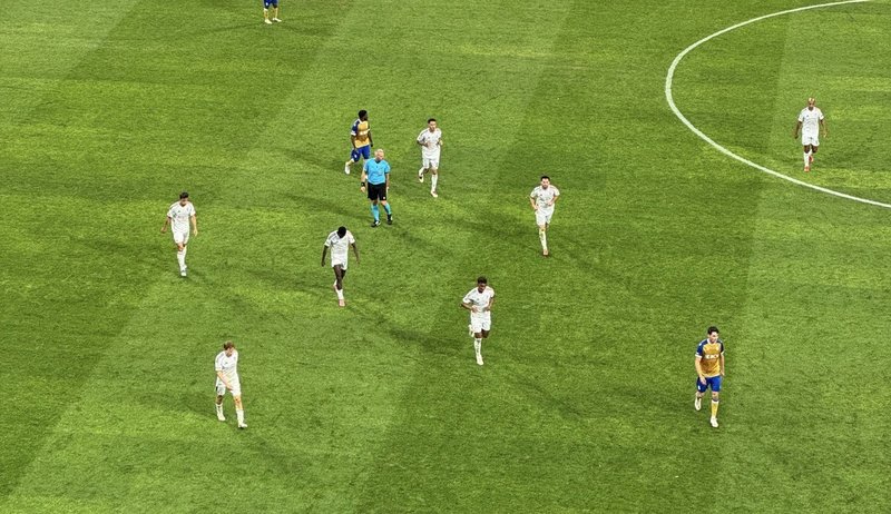 besiktas-taraftarindan-buyuk-tepki-ilk-yarinin-sona-ermesiyle-birlikte-1756404645767.jpg