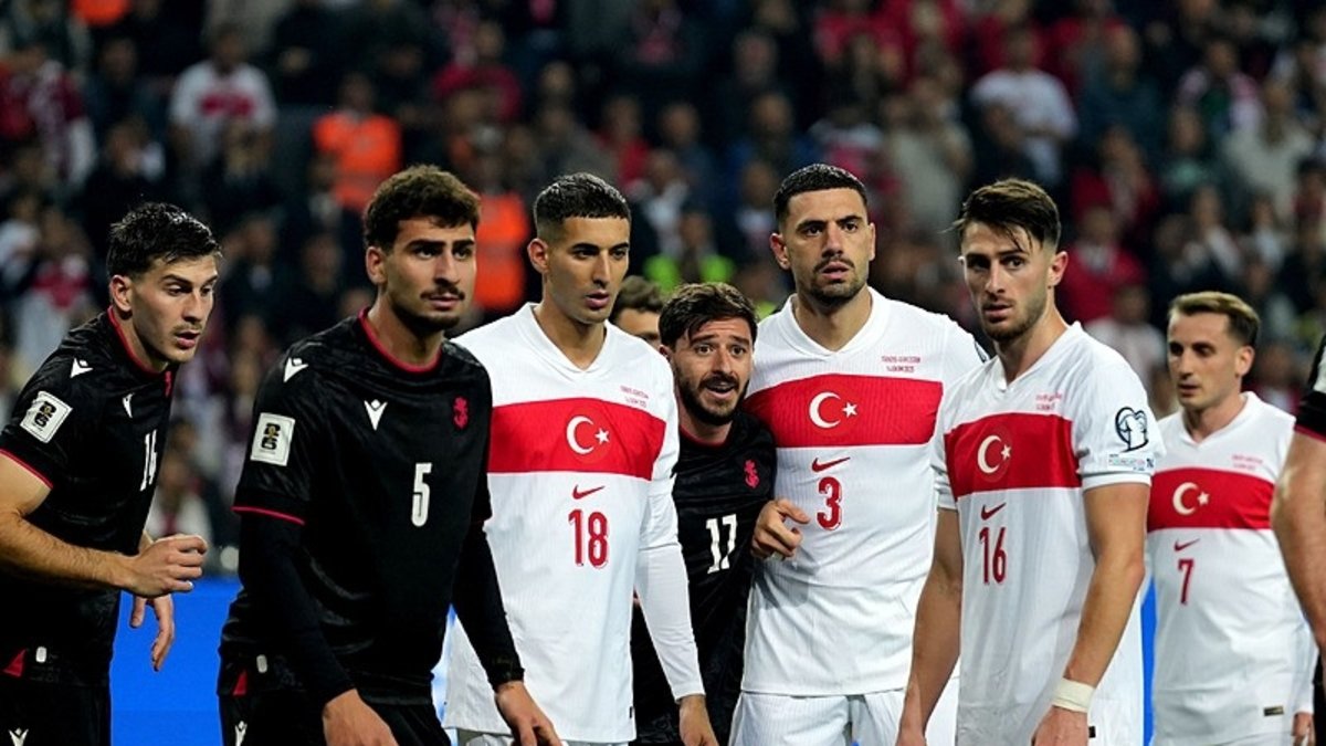 Gürcistan'da Türkiye yenilgisi sonrası kıyamet koptu! İşte atılan manşetler Gürcistan'da Türkiye yenilgisi sonrası kıyamet koptu! İşte atılan manşetler