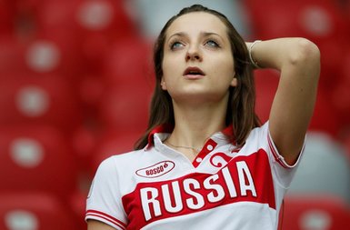 İngiliz futbolculara Rusya’da ’güzel kadın’ uyarısı!