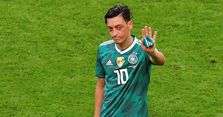 Boateng Den Mesut Ozil E Destek Fifa Dunya Kupasi 2018 Fotomac