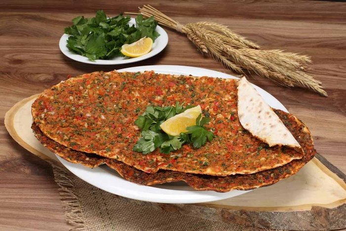 lahmacun-tarifi-citir-citir-hamuru-kiyir-kiyir-ic-harci-lahmacun-puf-noktalari-evde-kolay-lahmacun-nasil-yapil-1695641715605.jpeg