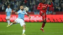 Siopis yine arı gibiydi