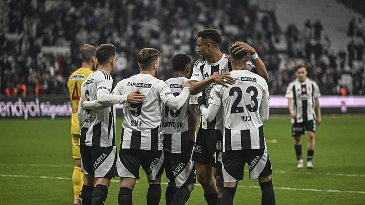 Beşiktaş'ta iki ayrılık birden! Büyük umutlarla gelmişti Beşiktaş'ta iki ayrılık birden! Büyük umutlarla gelmişti