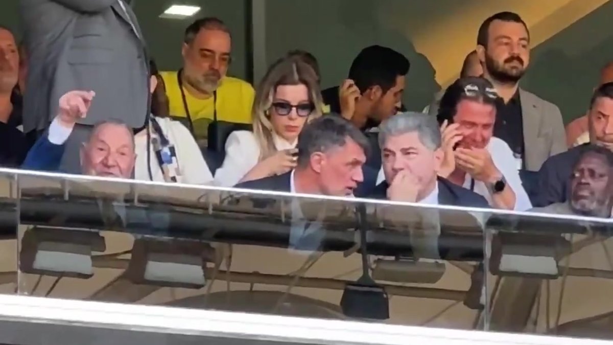 Hakan Safi ve Paolo Maldini Chobani Stadı'nda