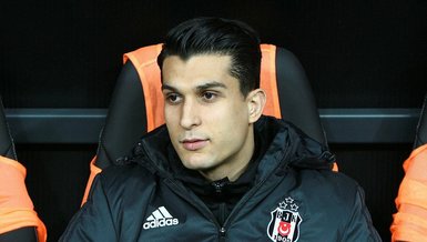 Necip Uysal imzayı attı