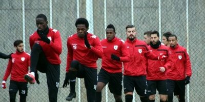 Samsunspor'da 3 oyuncuyla yollar ayrıldı