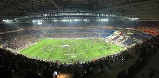 UEFA olaylı maçın faturasını kesti!