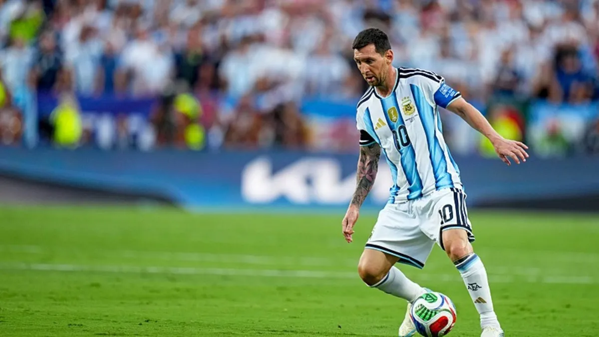 Arjantin-İsviçre maçında Lionel Messi'den hakeme şok tepki! "Benimle düzgün konuş..."