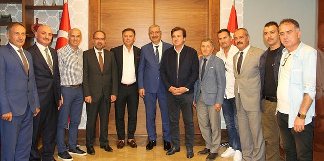 Futbolun efsane isimleri gençlerle buluştu