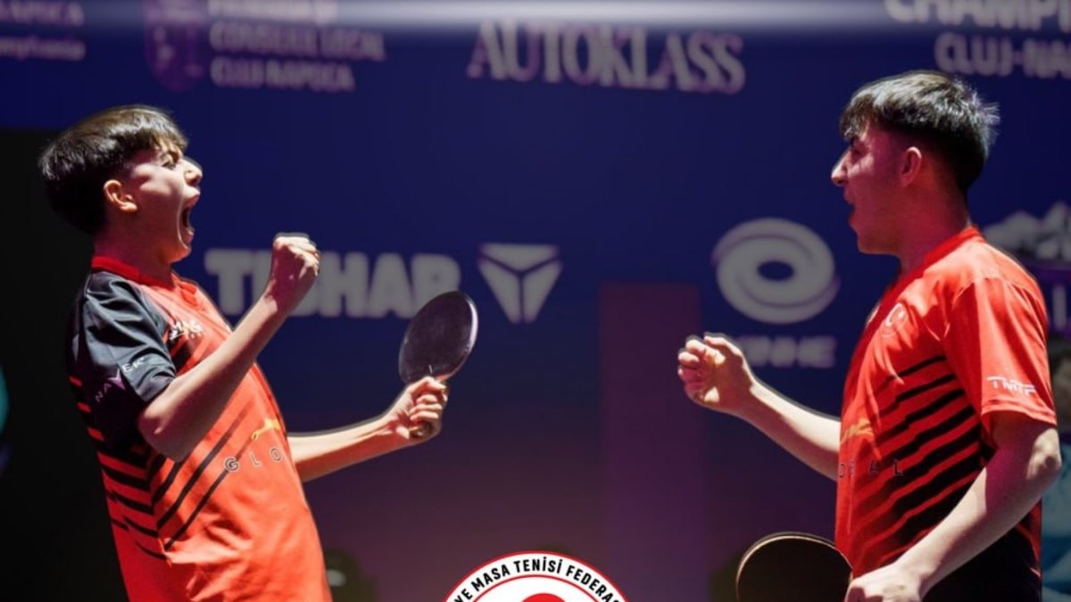 Türk masa tenisi gençlerinden dünya gümüşü!