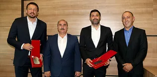 Hidayet Türkoğlu’na, KKTC’den ziyaret