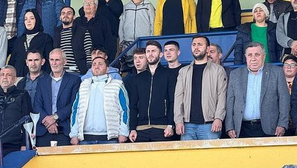 Fenerbahçe'de İsmail Yüksek koltuk değnekleriyle maç izledi!