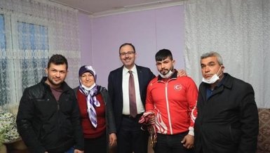 Bakan Kasapoğlu'dan Milli Halterciye ziyaret!