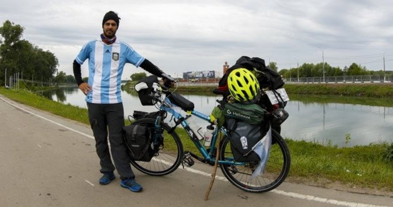 Arjantin'in peşinden bisikletiyle dünya kupalarına