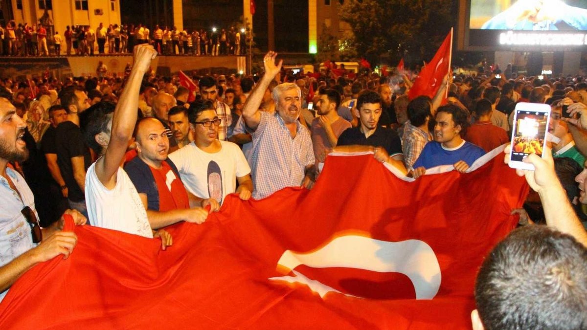 Bu vatana sımsıkı sarılmamız lazım Bu vatana sımsıkı sarılmamız lazım