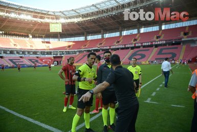 Eskişehirspor - Altay maçında yumruklar havada uçuştu! İşte o anlar