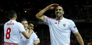 Adil Rami üçlü kıskaçta
