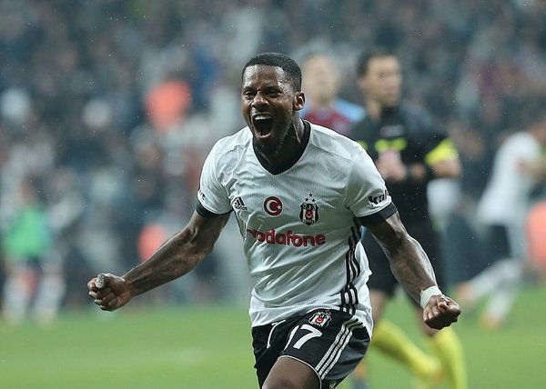 Lens lüks aracı ile gece hayatında