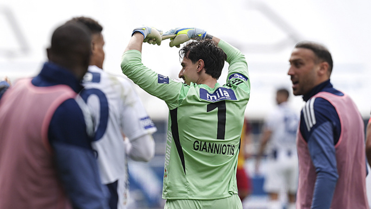 Kasımpaşa kalecisi Andreas Gianniotis'ten enfes gol!