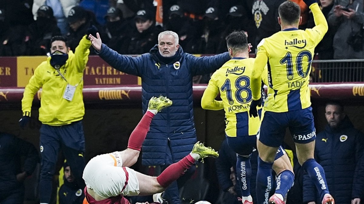 Yabancı basından Galatasaray-Fenerbahçe maçı için flaş manşet: Acı derbi Yabancı basından Galatasaray-Fenerbahçe maçı için flaş manşet: Acı derbi