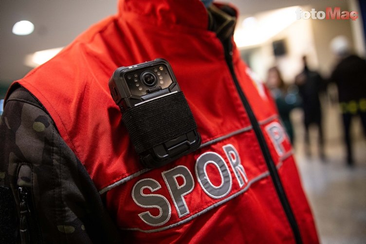 İşte statlardaki polislerin VAR odası görüntüleri!