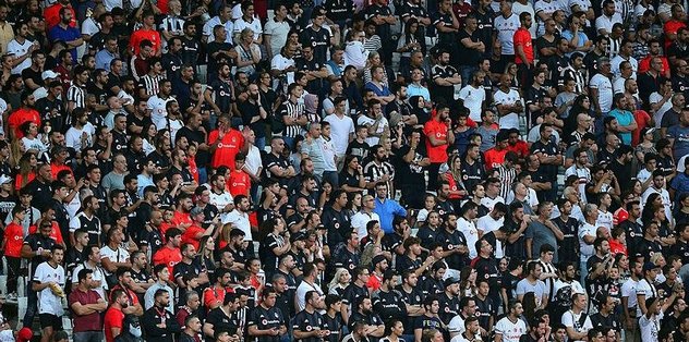 Şovun rengi siyah-beyaz
