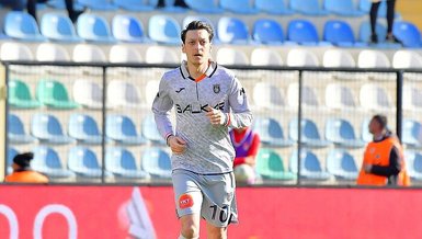 Mesut Özil bıraktı