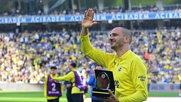 Bonucci’ye veda plaketi