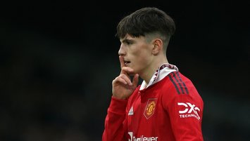 Manchester United sign new long-term deal with Garnacho