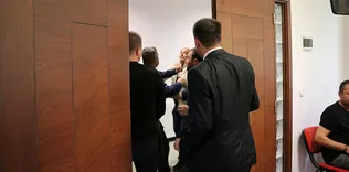 Süper Lig ekibinde olay! Eski başkan silahla tesisleri bastı