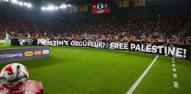 Göztepe'de maç öncesi Filistin pankartı!