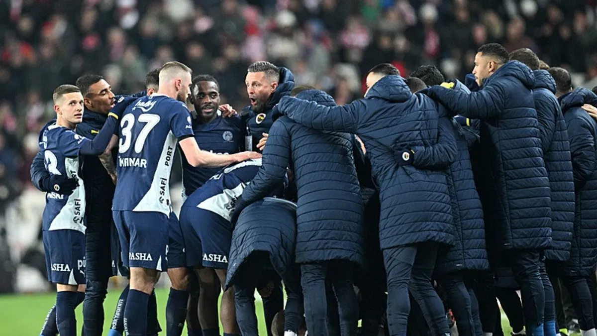 Fenerbahçe'de yaprak dökümü! 8 isimle yollar ayrılıyor