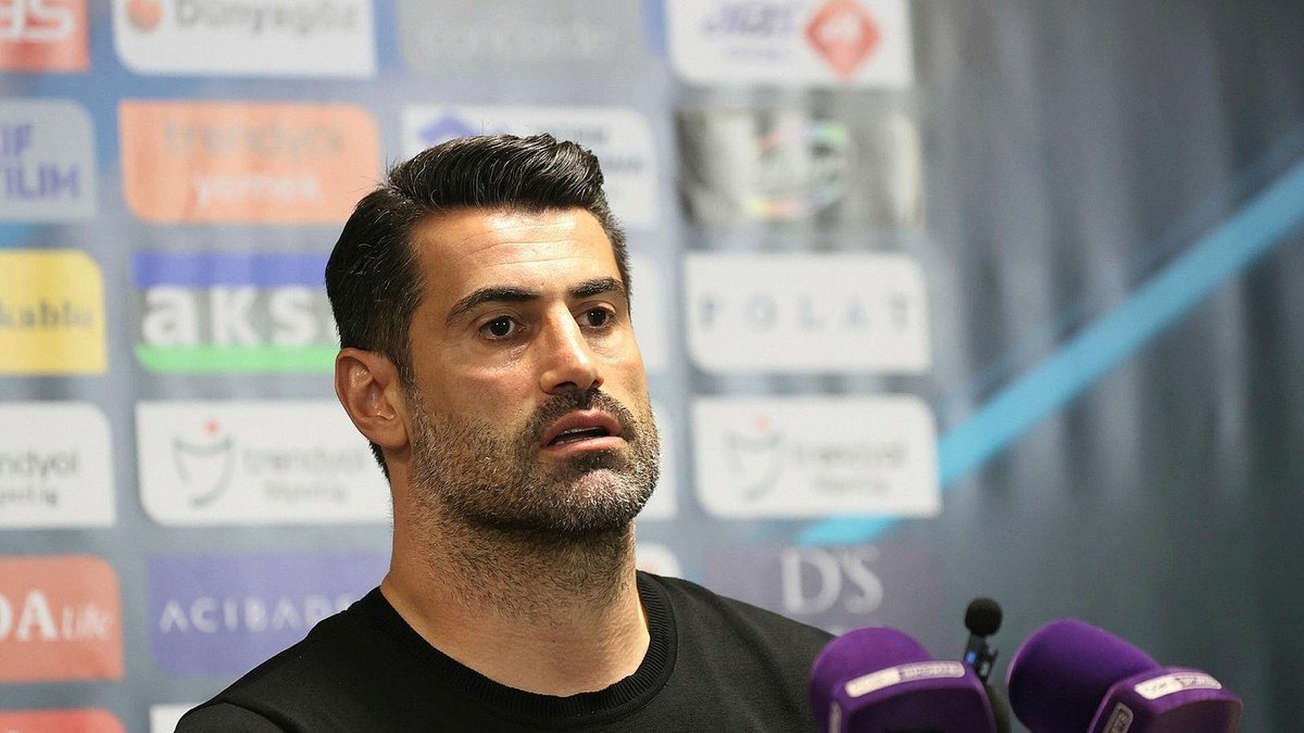 Volkan Demirel istifa etti