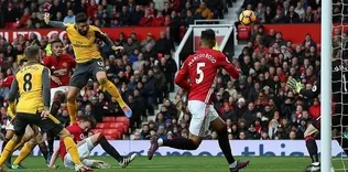 Arsenal puanı son dakikada kaptı