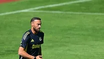 Cenk Tosun kalıyor