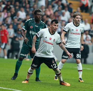 Beşiktaş’ta Medel çatlağı